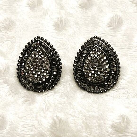 Amrita Singh Signed Gunmetal Gray Crystal Teardrop Earrings-NEW - Picture 1 of 3